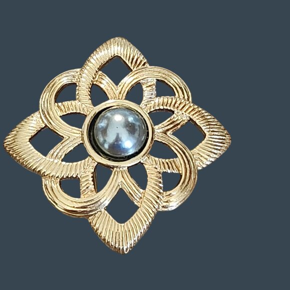 Vintage Gold-Tone Floral Pin With Faux Pearl Center - Picture 1 of 4